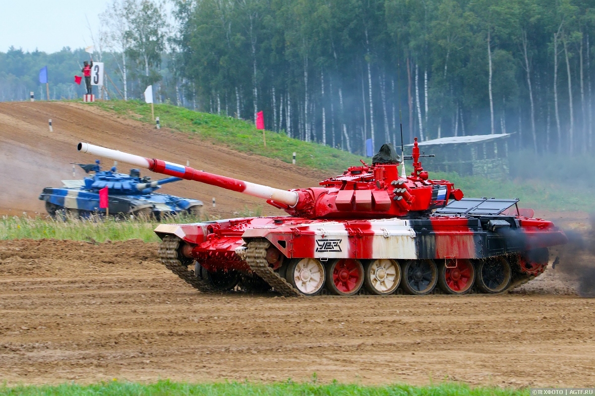 Танковый биатлон финал. Т72б3 Россия биатлон. Танковый биатлон красный т-72 б3. Т-72б танковый биатлон Беларусь. Танк т72б3 танковый биатлон.