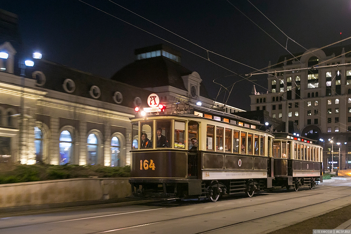 Ночная репетиция парада трамваев